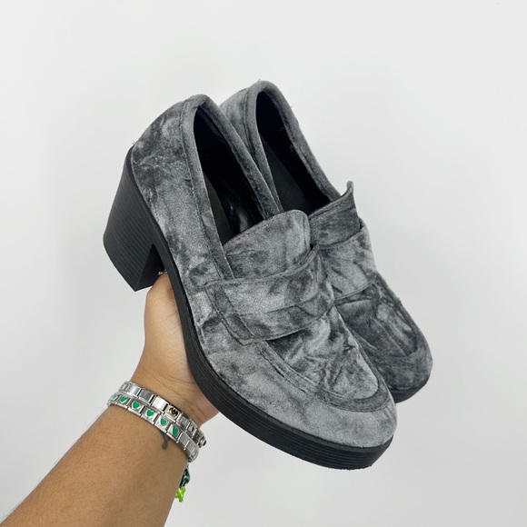 Topshop Loafers Size 7 Crushed Velvet Grunge Whimsical - Picture 1 of 10